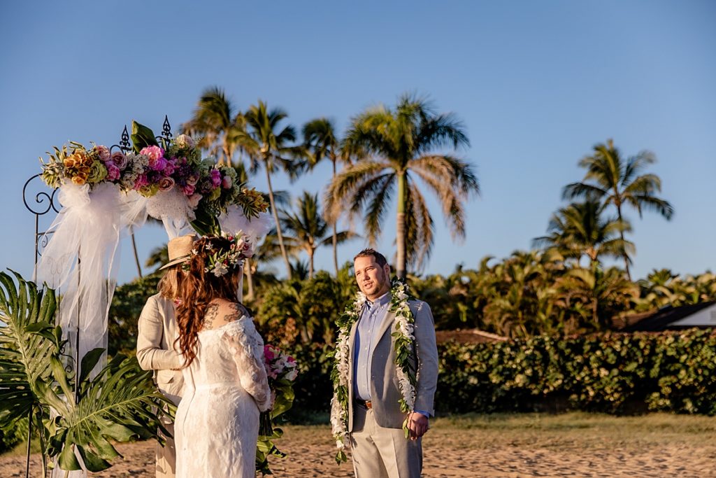 bride and groom in honolulu sunrise elopement